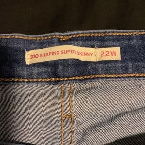 Levi’s 310 Skinny Shaping Jeans 22W